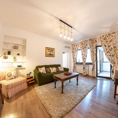 Theatre Rooftop Apartment With Patio Бухарест Экстерьер фото